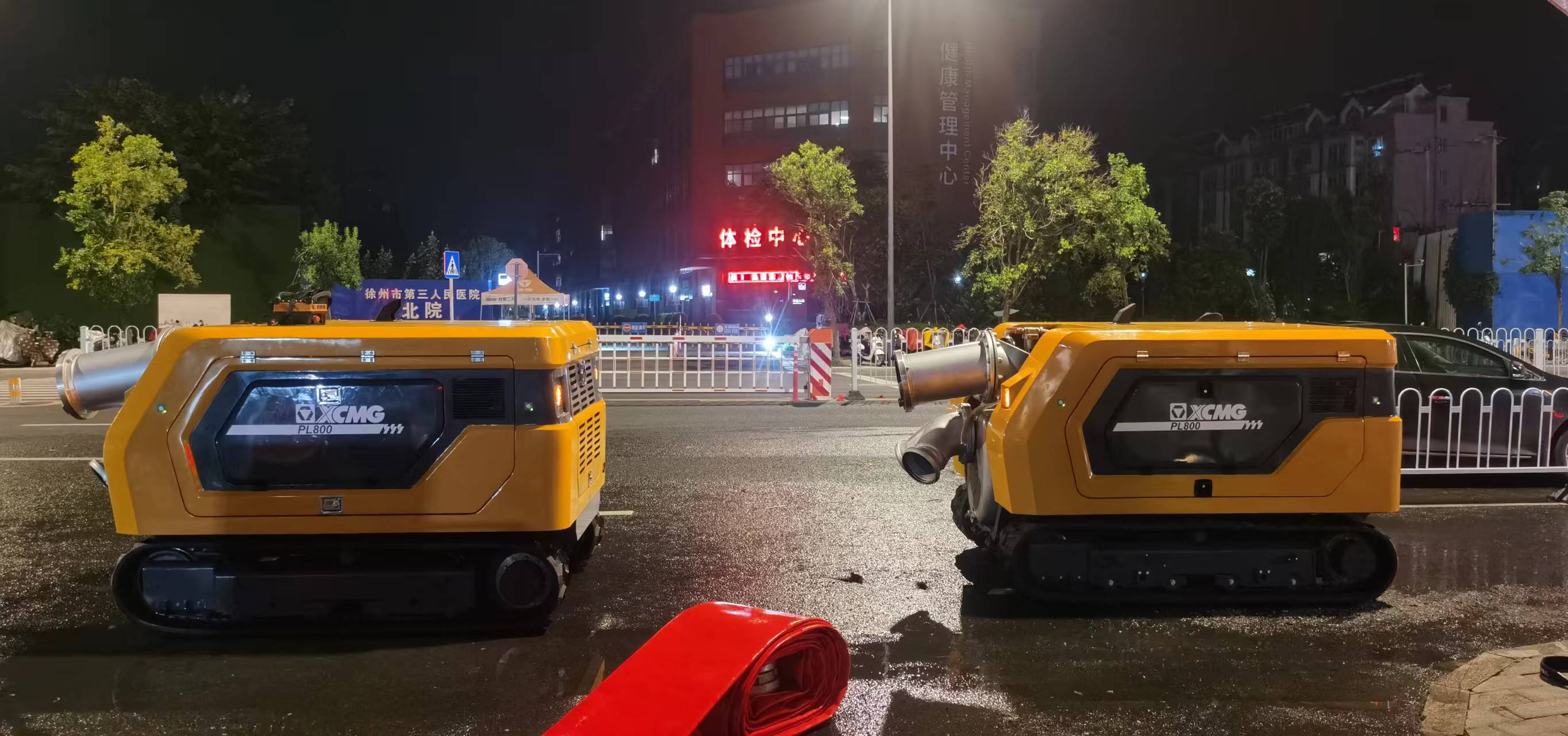 esball官网电子游戏www.esball.com排涝机器人紧急驰援，多处涝区“治水先锋”